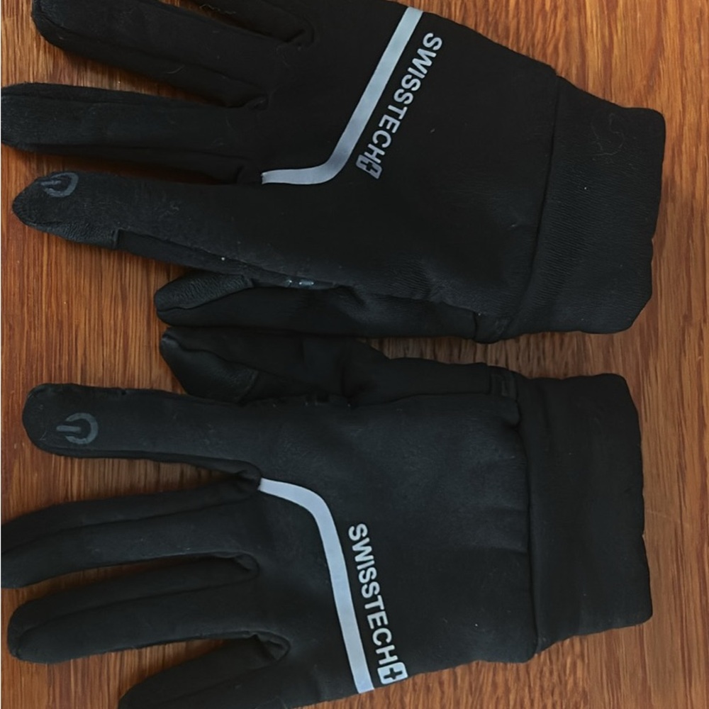 Swiss Tech Cozy Black Winter Gloves